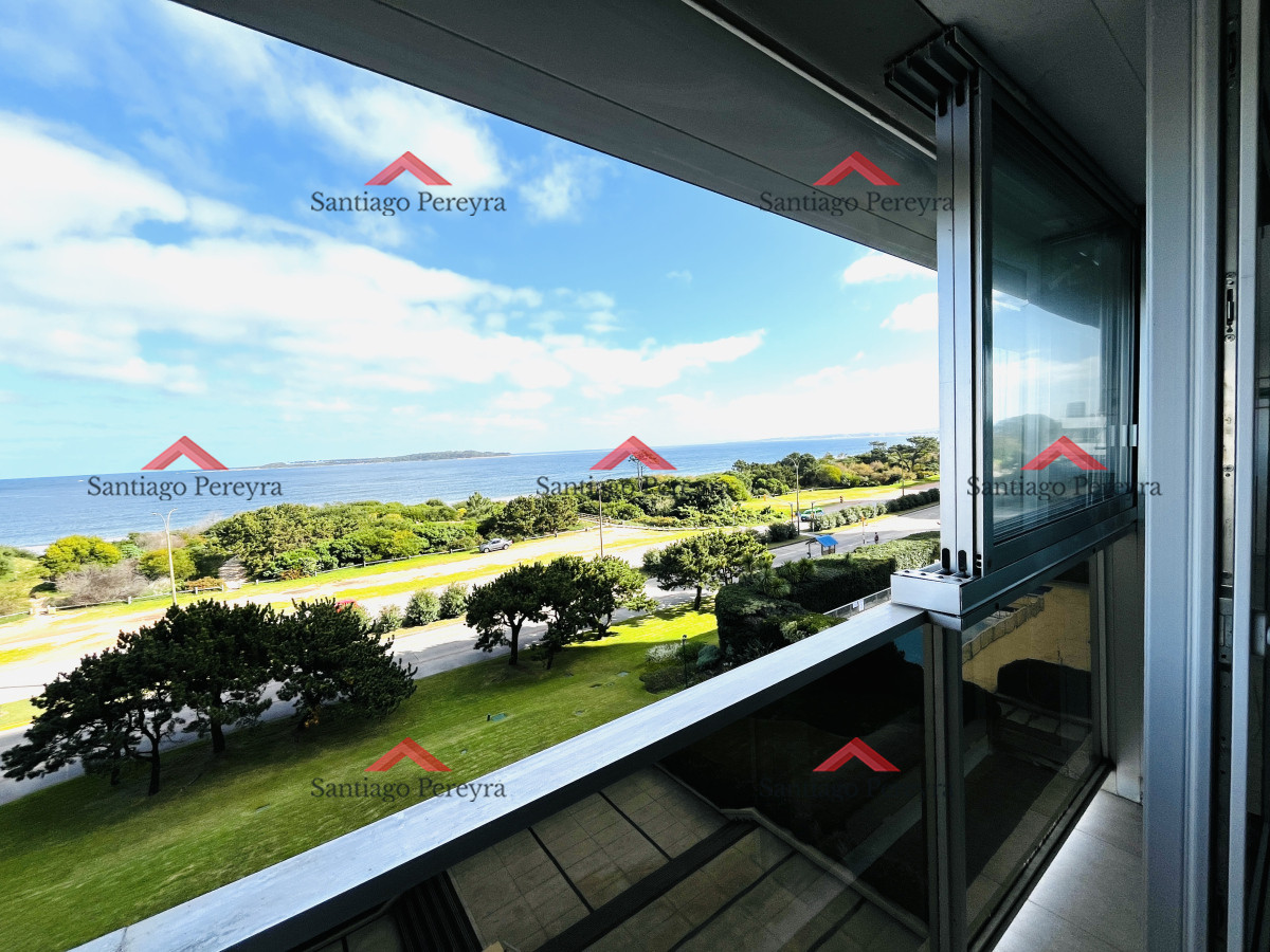 Apartamento ID.15008 - Venta 3 dormtorios más servicios - Frente al mar