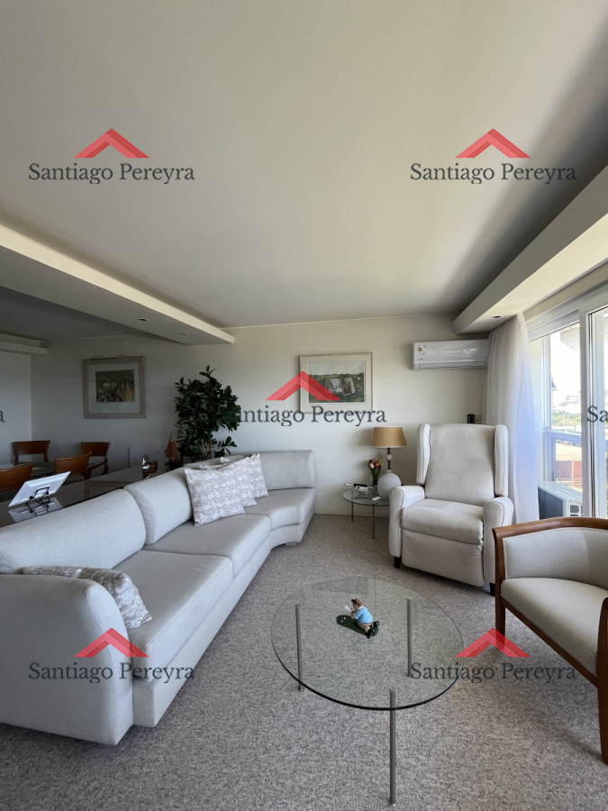 Apartamento ID.15008 - Venta 3 dormtorios más servicios - Frente al mar