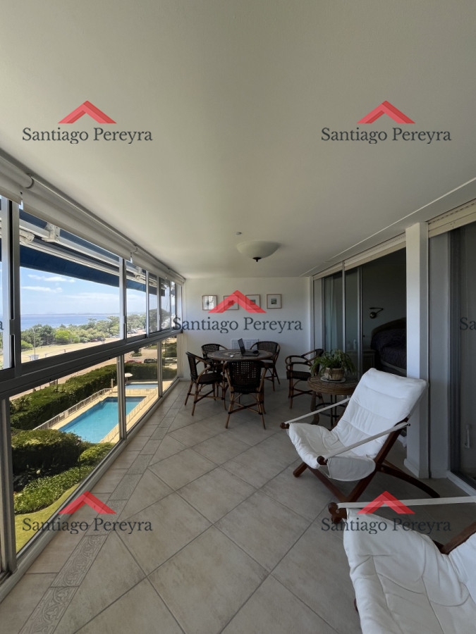 Apartamento ID.15008 - Venta 3 dormtorios más servicios - Frente al mar