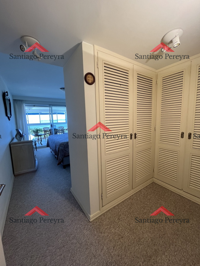 Apartamento ID.15008 - Venta 3 dormtorios más servicios - Frente al mar