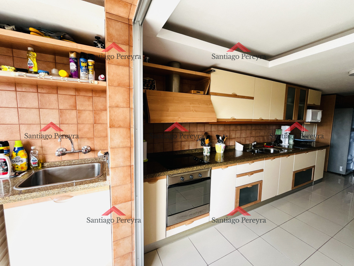 Apartamento ID.15008 - Venta 3 dormtorios más servicios - Frente al mar