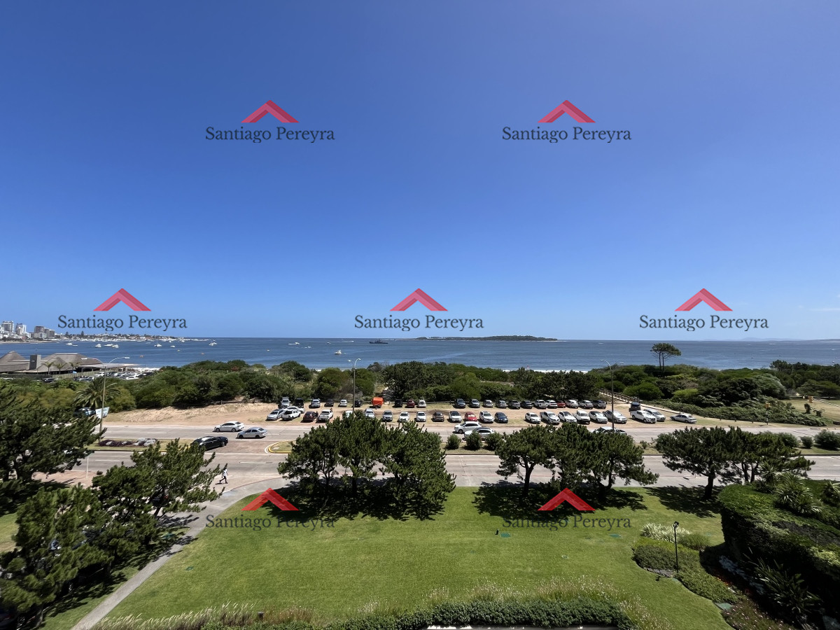 Apartamento ID.15008 - Venta 3 dormtorios más servicios - Frente al mar