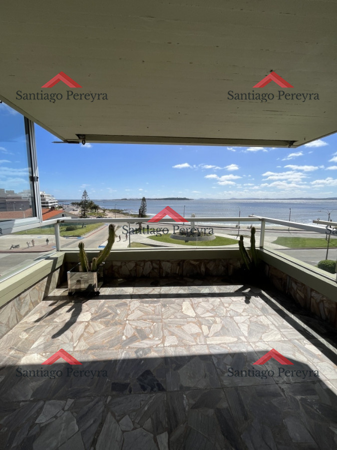 Apartamento ID.14562 - 4 Dormitorios frente al mar