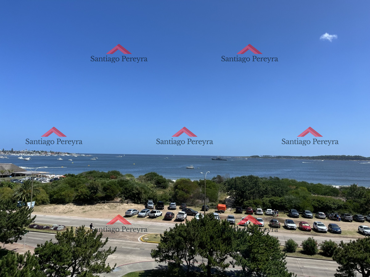 Apartamento ID.15008 - Venta 3 dormtorios más servicios - Frente al mar