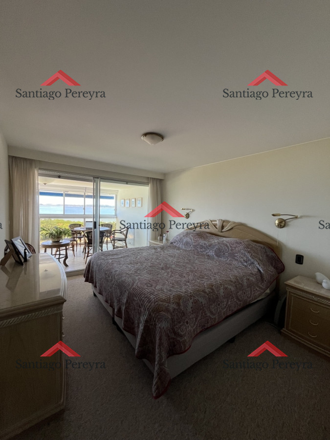 Apartamento ID.15008 - Venta 3 dormtorios más servicios - Frente al mar