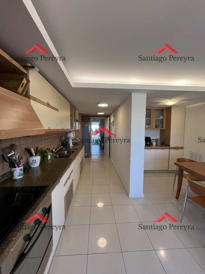 Apartamento ID.15008 - Venta 3 dormtorios más servicios - Frente al mar