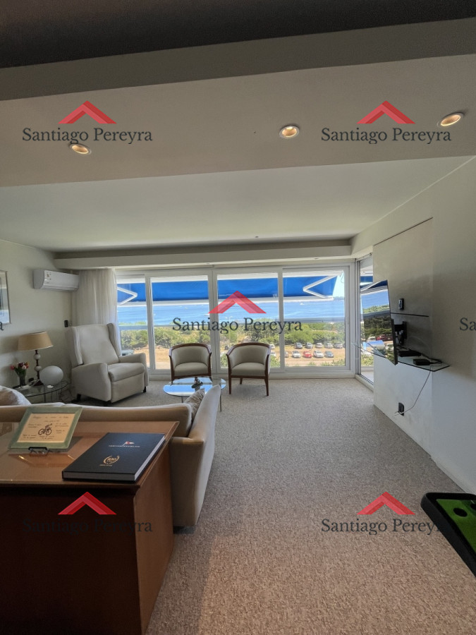Apartamento ID.15008 - Venta 3 dormtorios más servicios - Frente al mar