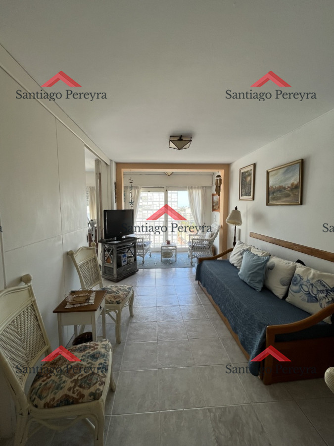 Apartamento ID.6801 - A pasos del Puerto y a metros de la plaza Artigas