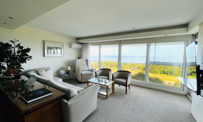 Venta 3 dormtorios más servicios - Frente al mar