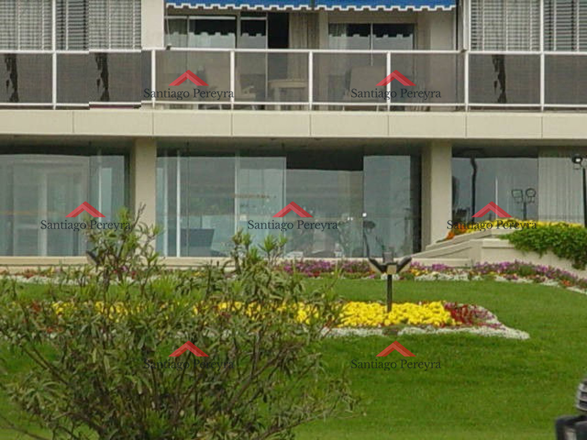 Apartamento ID.15008 - Venta 3 dormtorios más servicios - Frente al mar