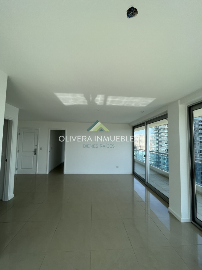 Apartamento ID.11755 - Apartamento de 3 dormitorios.Terraza con vista al mar.