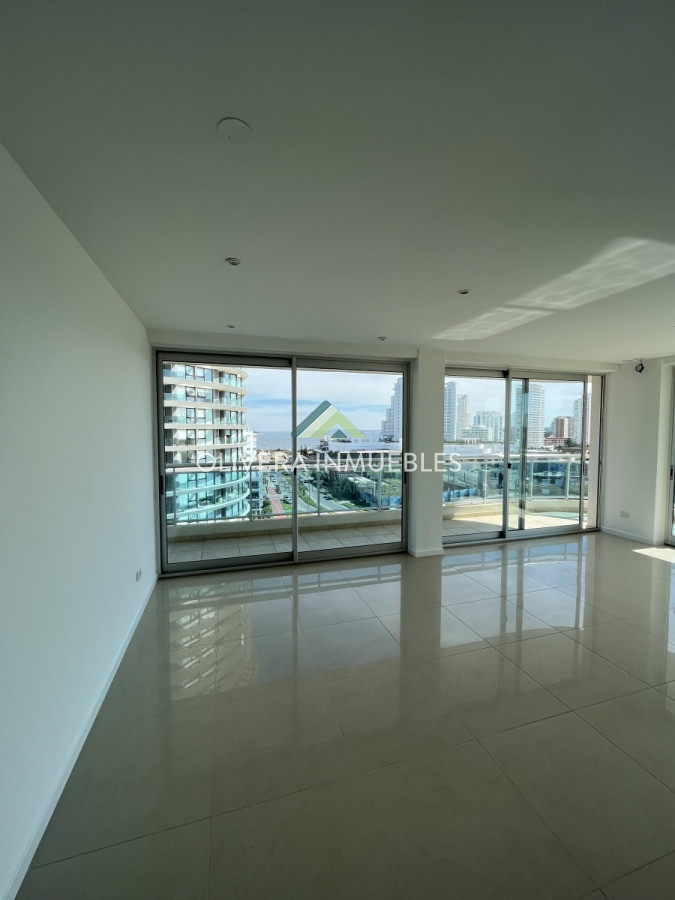 Apartamento ID.11755 - Apartamento de 3 dormitorios.Terraza con vista al mar.