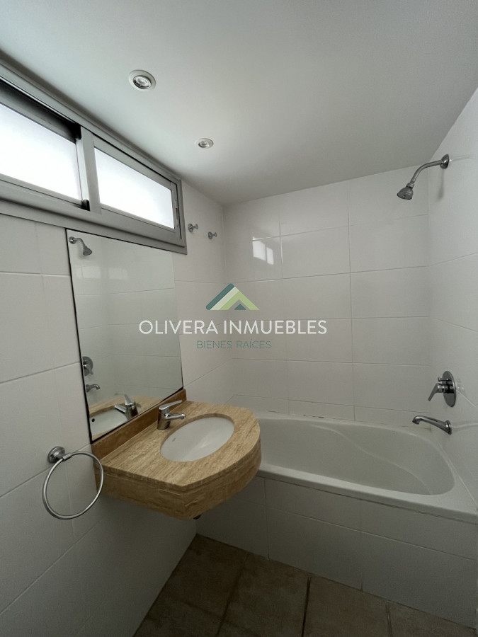 Apartamento ID.11755 - Apartamento de 3 dormitorios.Terraza con vista al mar.