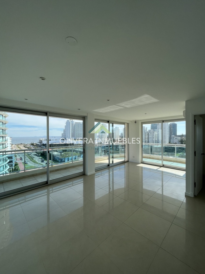 Apartamento ID.11755 - Apartamento de 3 dormitorios.Terraza con vista al mar.