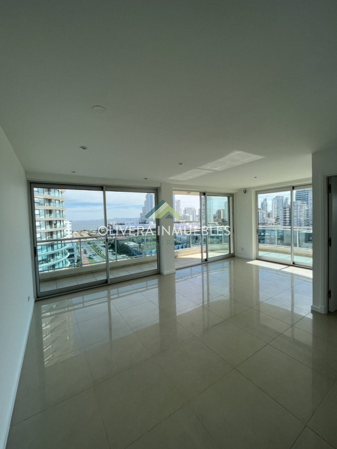 Apartamento ID.11755 - Apartamento de 3 dormitorios.Terraza con vista al mar.