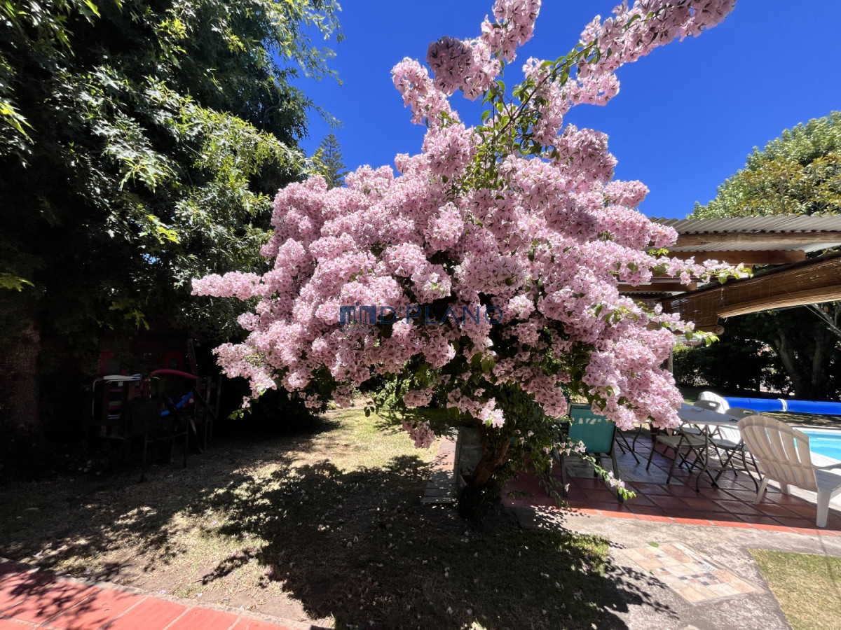 Casa ID.164 - VENTA CASA DE 5 DORMITORIOS BARRIO MONACO 