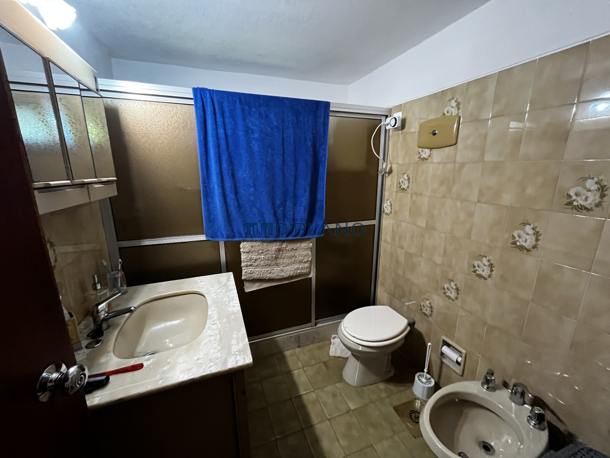 Casa ID.164 - VENTA CASA DE 5 DORMITORIOS BARRIO MONACO 