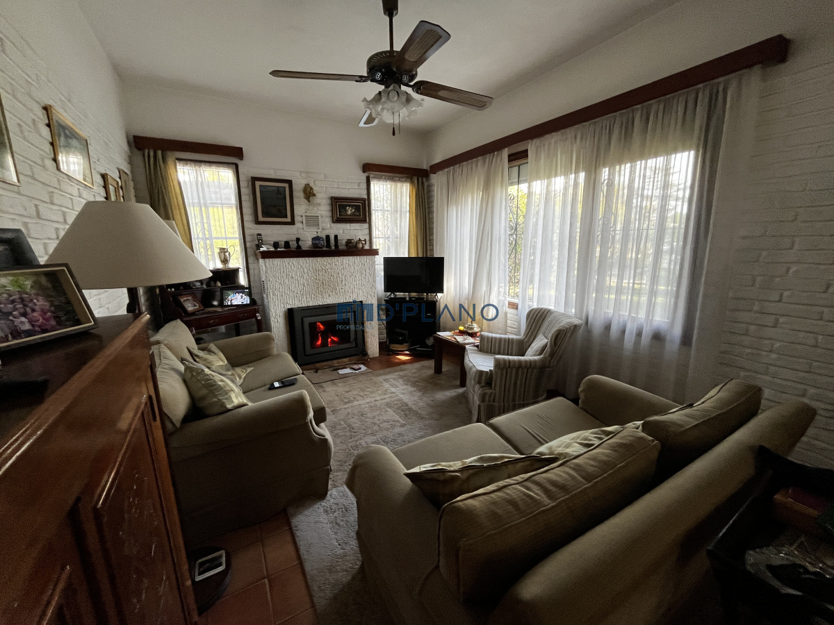 Casa ID.164 - VENTA CASA DE 5 DORMITORIOS BARRIO MONACO 