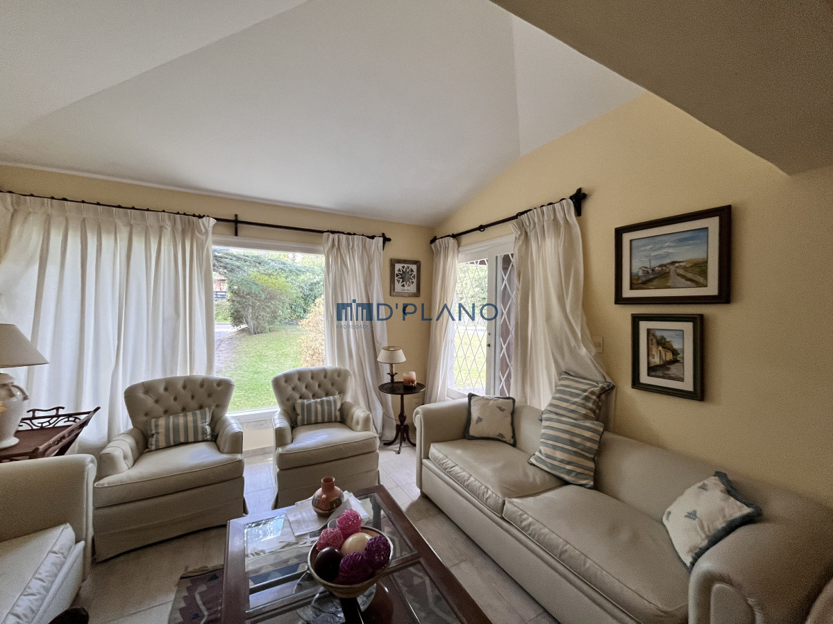 Casa ID.161 - VENTA CASA DE 5 DORMITORIOS EN PLAYA  MANSA PUNTA DEL ESTE