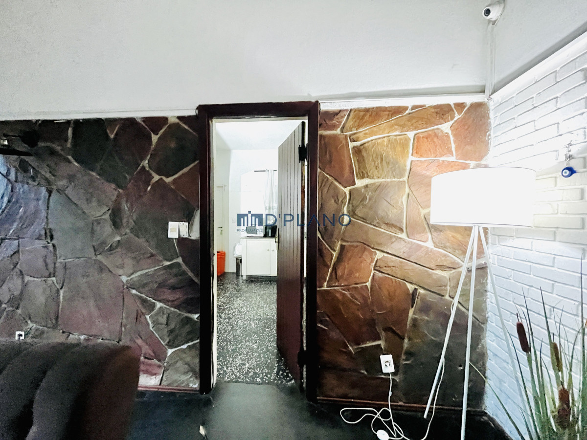 Casa ID.162 - VENTA DE CASA CON DOS DEPARTAMENTOS