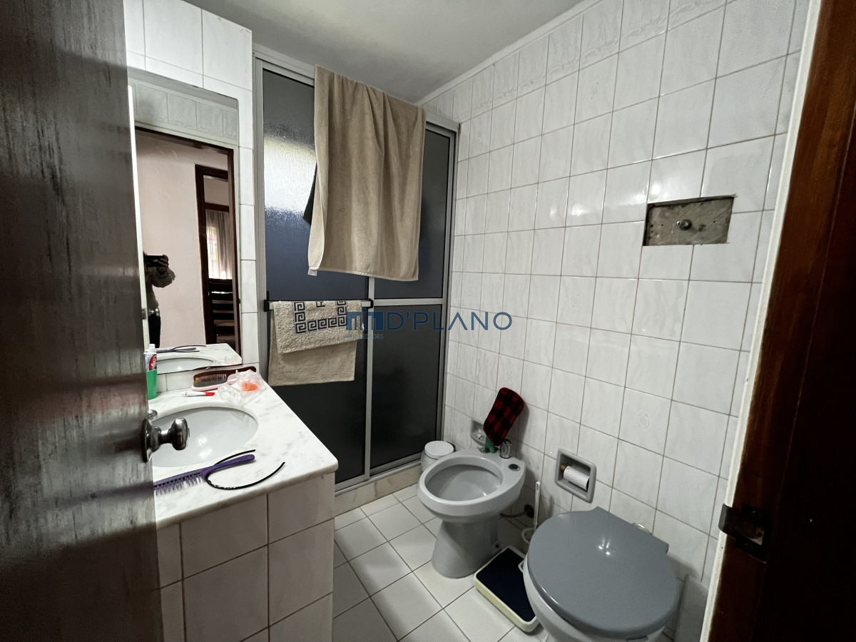 Casa ID.164 - VENTA CASA DE 5 DORMITORIOS BARRIO MONACO 