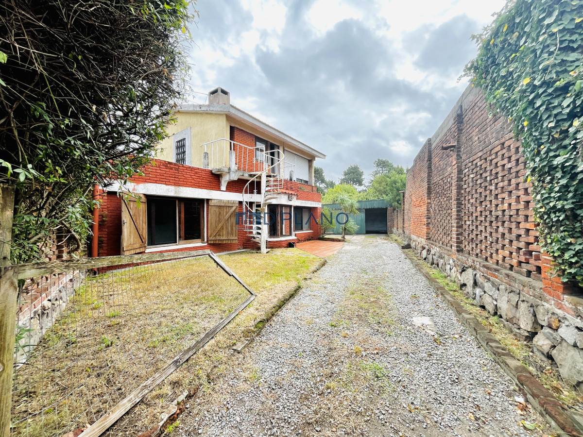 Casa ID.162 - VENTA DE CASA CON DOS DEPARTAMENTOS