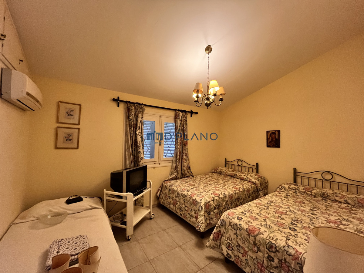 Casa ID.161 - VENTA CASA DE 5 DORMITORIOS EN PLAYA  MANSA PUNTA DEL ESTE