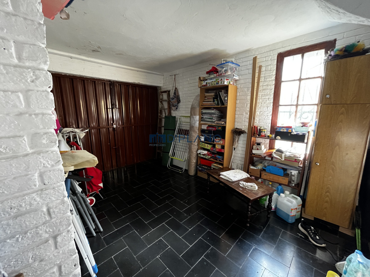 Casa ID.164 - VENTA CASA DE 5 DORMITORIOS BARRIO MONACO 