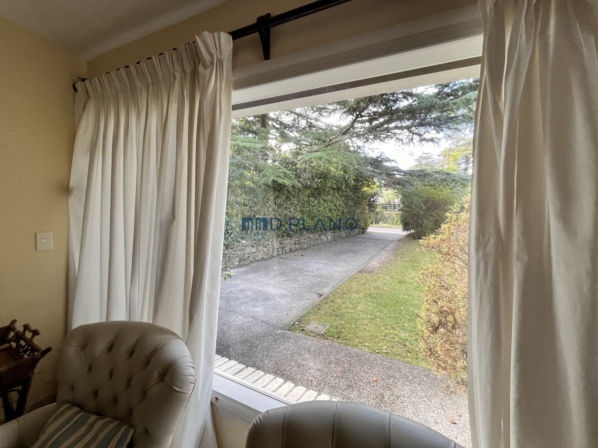 Casa ID.161 - VENTA CASA DE 5 DORMITORIOS EN PLAYA  MANSA PUNTA DEL ESTE