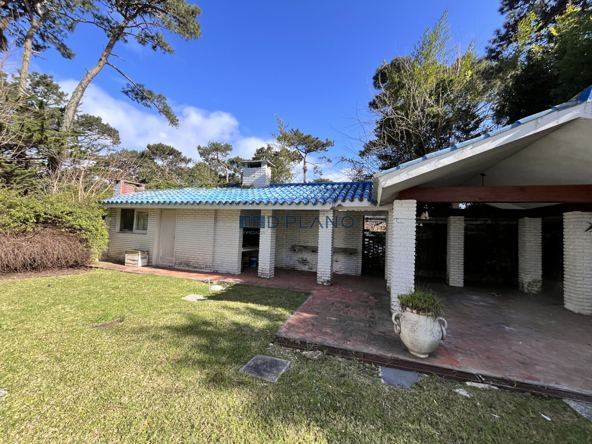 Casa ID.161 - VENTA CASA DE 5 DORMITORIOS EN PLAYA  MANSA PUNTA DEL ESTE