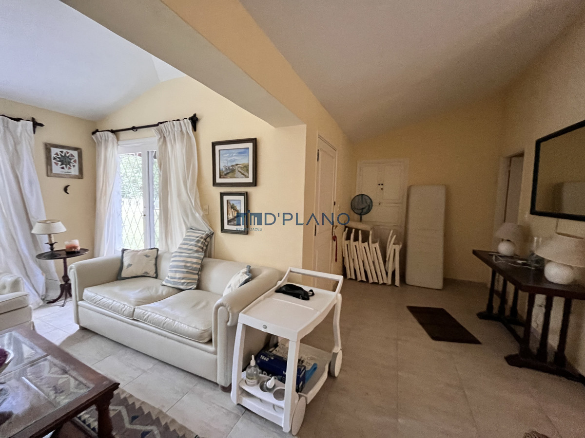 Casa ID.161 - VENTA CASA DE 5 DORMITORIOS EN PLAYA  MANSA PUNTA DEL ESTE