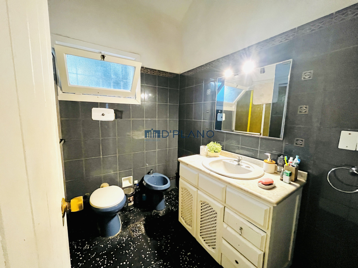 Casa ID.162 - VENTA DE CASA CON DOS DEPARTAMENTOS