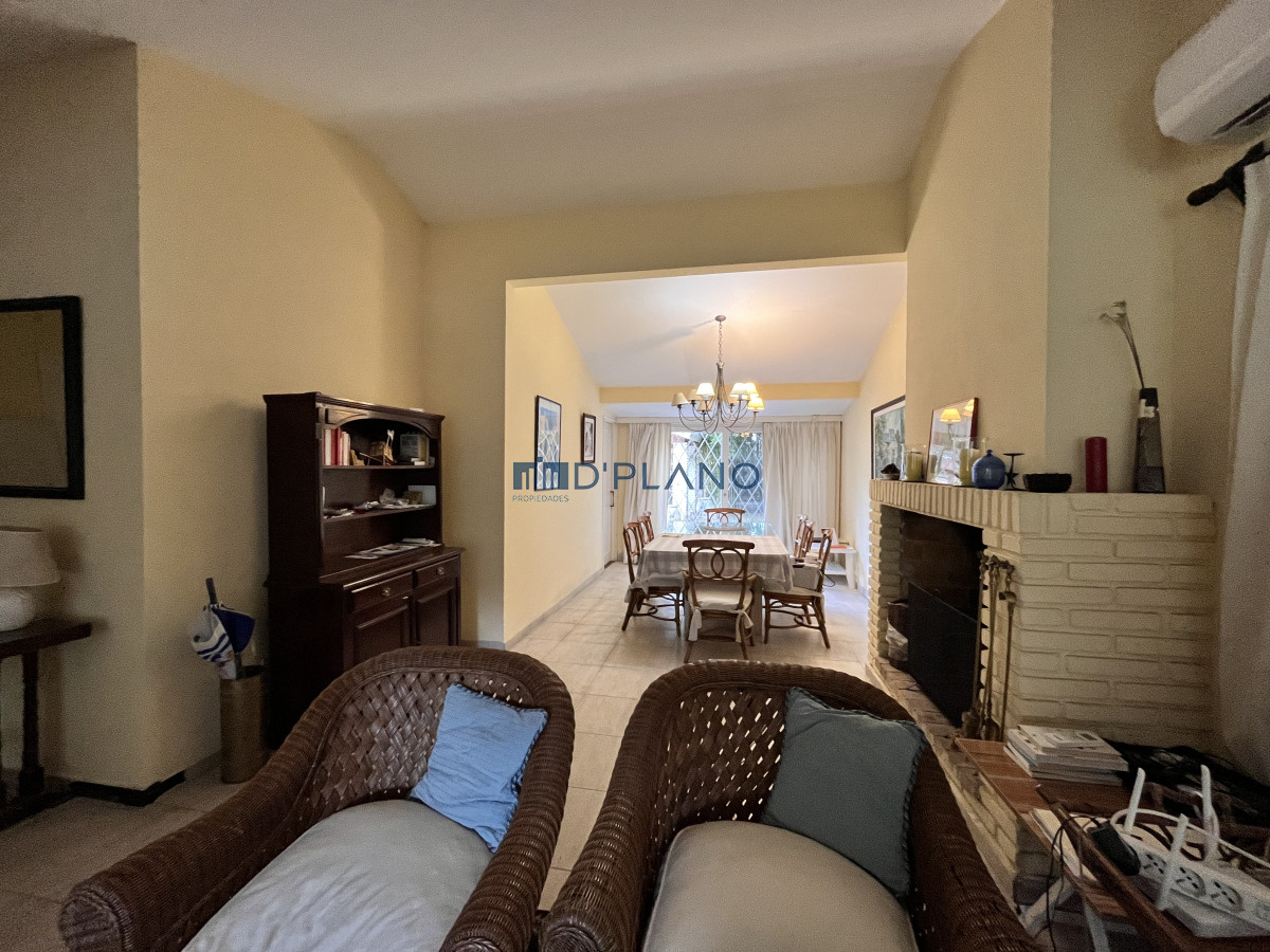 Casa ID.161 - VENTA CASA DE 5 DORMITORIOS EN PLAYA  MANSA PUNTA DEL ESTE