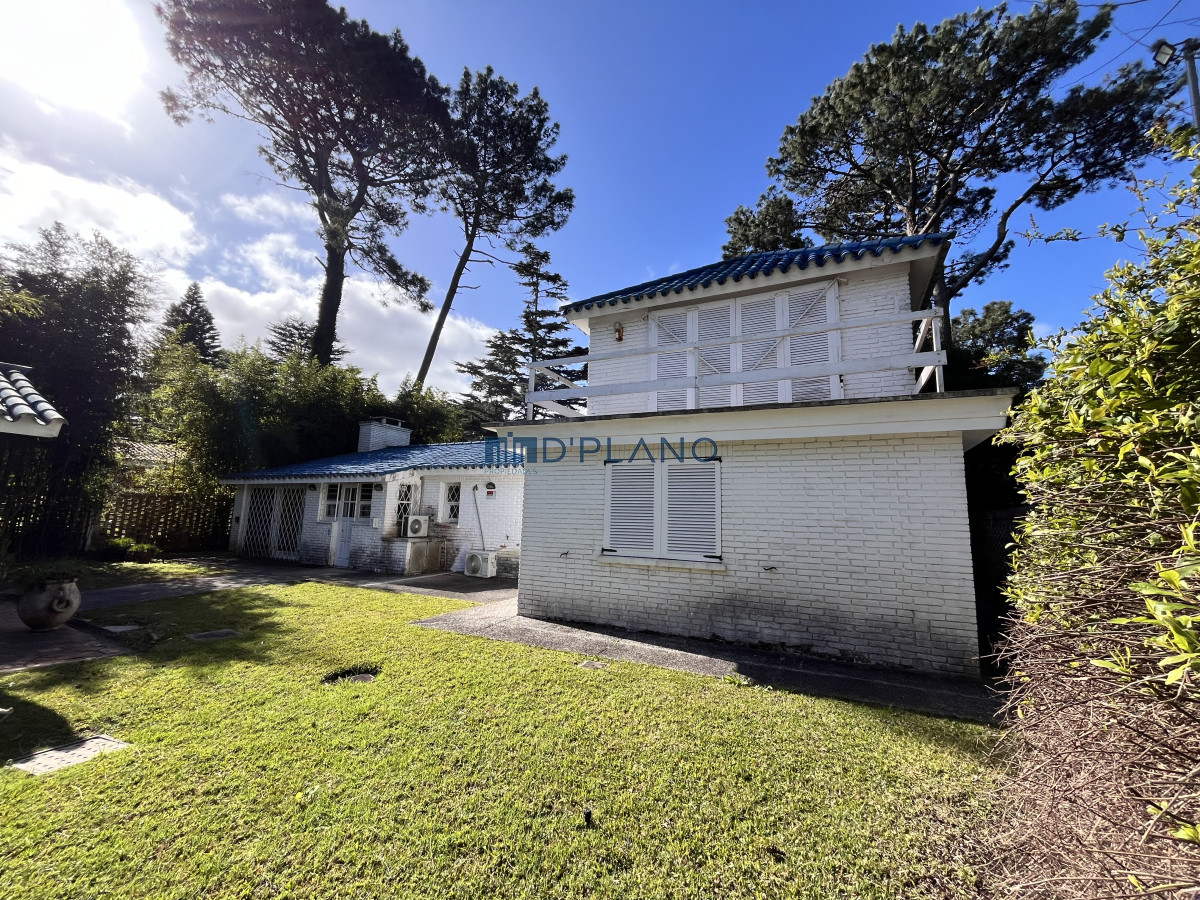 Casa ID.161 - VENTA CASA DE 5 DORMITORIOS EN PLAYA  MANSA PUNTA DEL ESTE