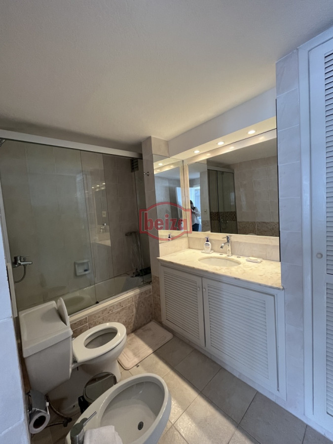 Apartamento ID.165954 - Alquiler dos dormitorios en Peninsula* 