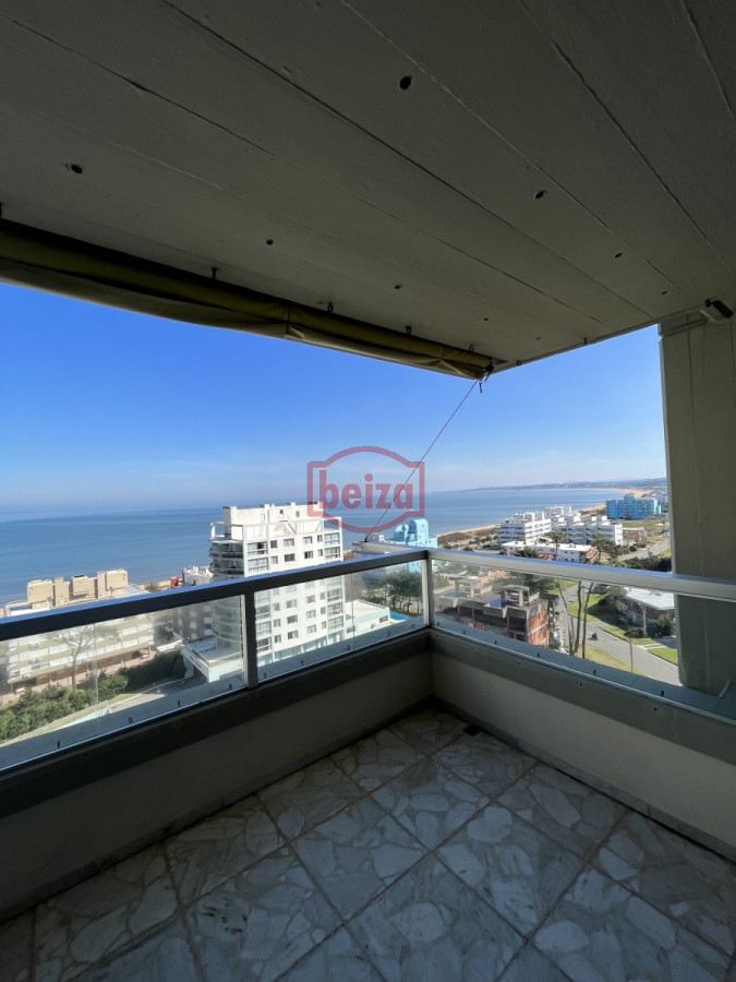 Apartamento ID.20227 - Playa Mansa - Frente al mar - Muy completo en servicios