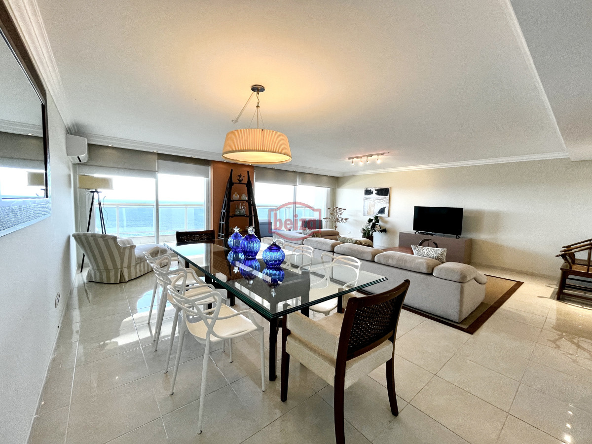 Venta apartamento 4 suite mas dependencia frente al mar Playa Mansa, Punta del Este - BZA166893A