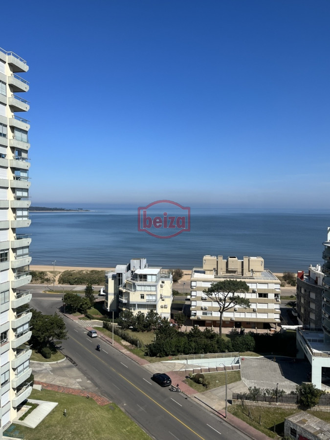 Apartamento ID.20227 - Playa Mansa - Frente al mar - Muy completo en servicios