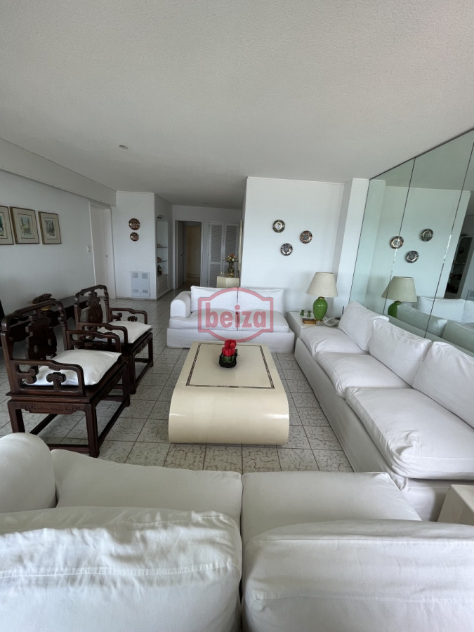 Apartamento ID.28/Apartamentos-en-Alquiler--Beiza-Propiedades - Apartamento en Peninsula, 2 dormitorios *