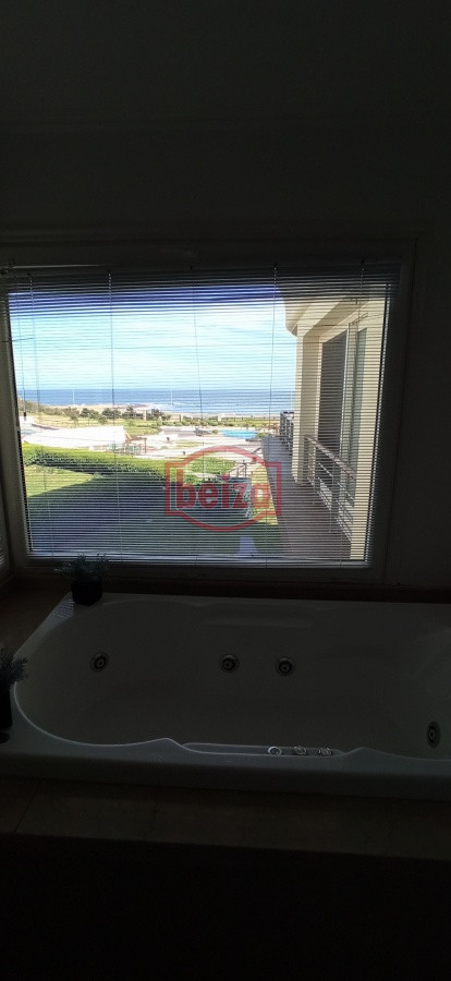 Apartamento ID.164087/Venta-Y-alquiler-de-apartamento-de-3-dormitorios-en-Punta-del-Este - Veramansa de tres dormitorios y dependencia de servicio