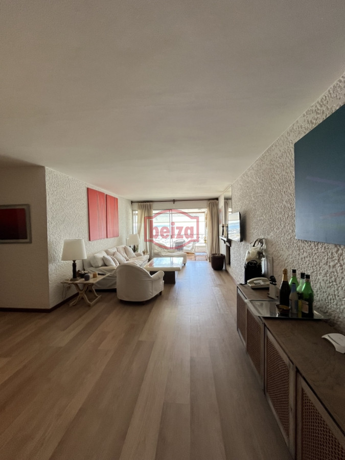 Apartamento ID.10400/Oportunidad-Cómodo-Apto-2-Dormitorios-En-Gorlero - Apartamento de 3 dormitorios en el Puerto