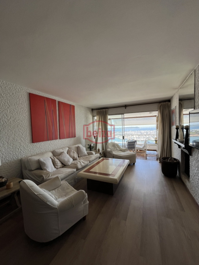 Apartamento ID.10400/Oportunidad-Cómodo-Apto-2-Dormitorios-En-Gorlero - Apartamento de 3 dormitorios en el Puerto