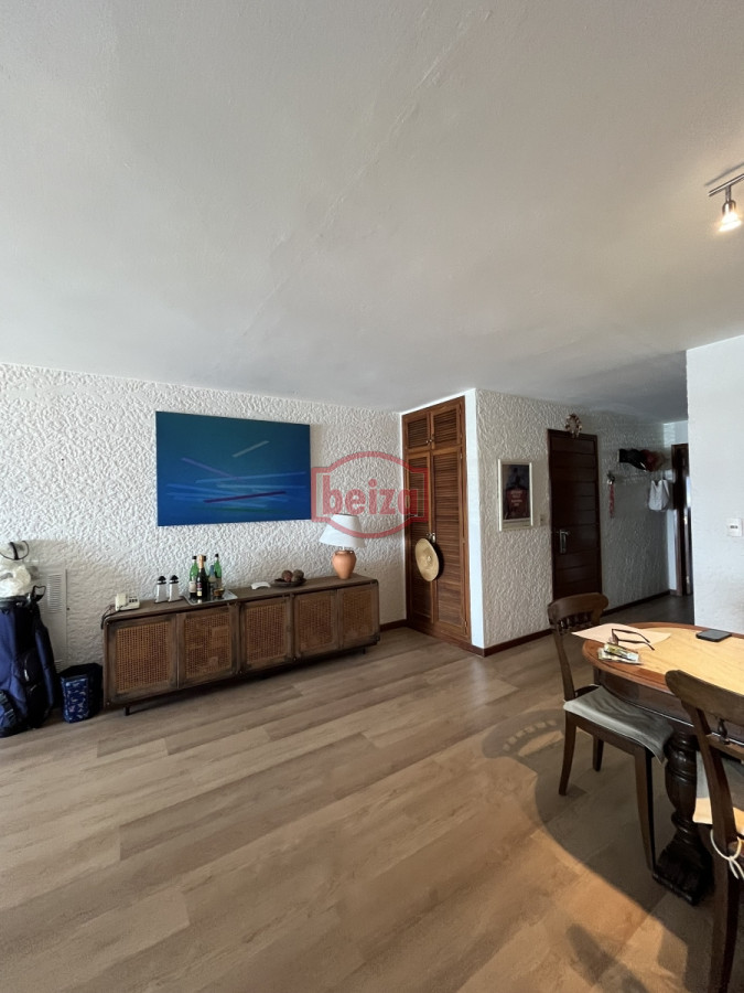 Apartamento ID.10400/Oportunidad-Cómodo-Apto-2-Dormitorios-En-Gorlero - Apartamento de 3 dormitorios en el Puerto