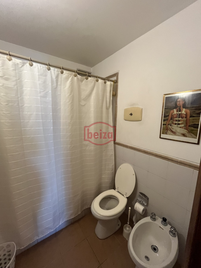 Apartamento ID.10400/Oportunidad-Cómodo-Apto-2-Dormitorios-En-Gorlero - Apartamento de 3 dormitorios en el Puerto