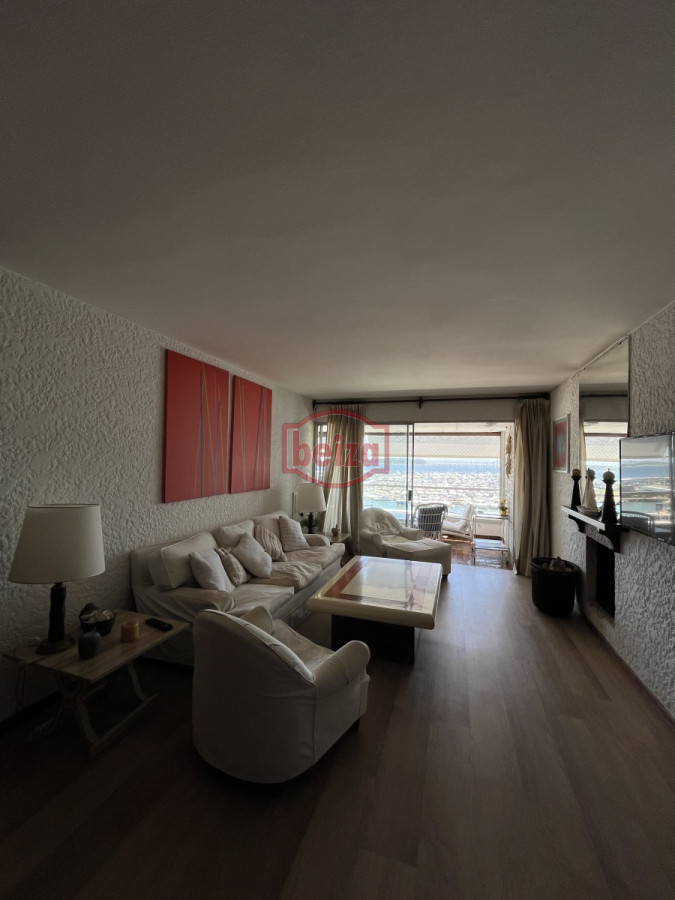 Apartamento ID.10400/Oportunidad-Cómodo-Apto-2-Dormitorios-En-Gorlero - Apartamento de 3 dormitorios en el Puerto