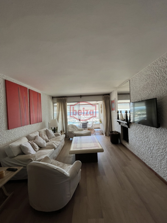 Apartamento ID.10400/Oportunidad-Cómodo-Apto-2-Dormitorios-En-Gorlero - Apartamento de 3 dormitorios en el Puerto