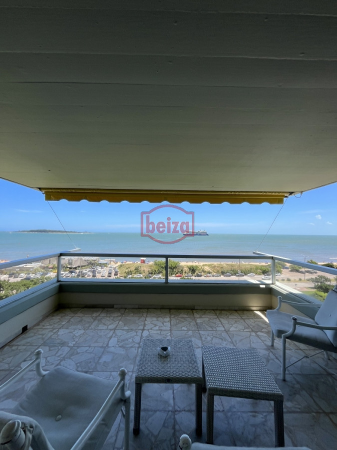 Apartamento ID.166073/En-alquiler-apartamento-de-3-dormitorios-con-amenities-y-vista-a-la-isla-y-los-dedos-garage-en-subsuelo-lavadero-mucama-piscina - Mansa frente al mar de 3 dormitorios y dependencia y parrillero