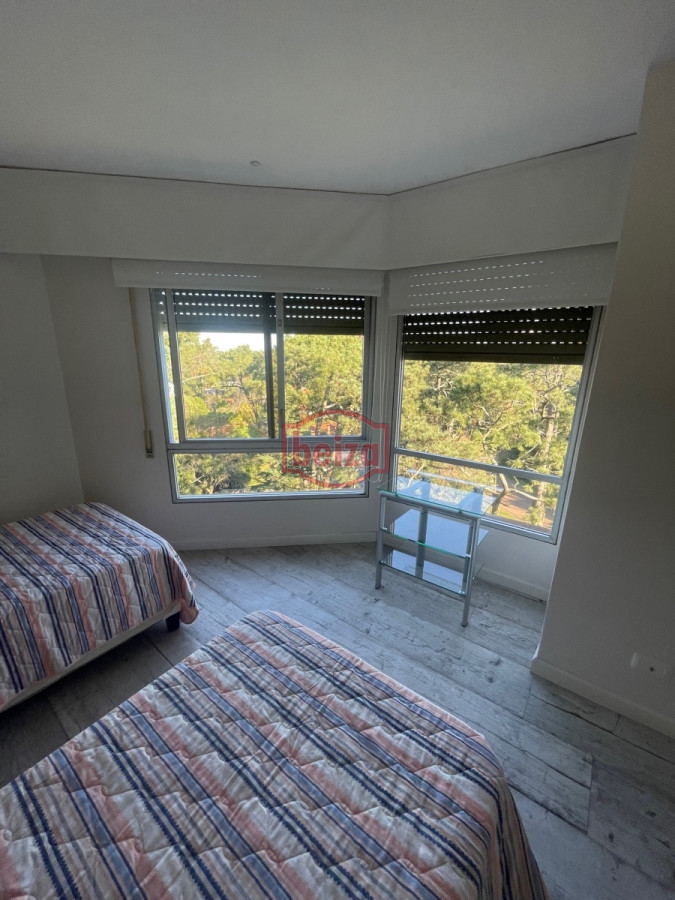Apartamento ID.165432/Venta-de-apartamento-de-dos-dormitorios-en-Punta-del-Este - Venta apartamento 3 dormitorios más dependencia reciclado a nuevo