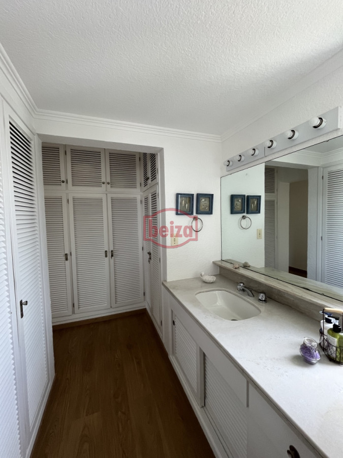 Apartamento ID.165989 - Primera línea de la Mansa. Gran apartamento. 3 Dormitorios y dependencia.