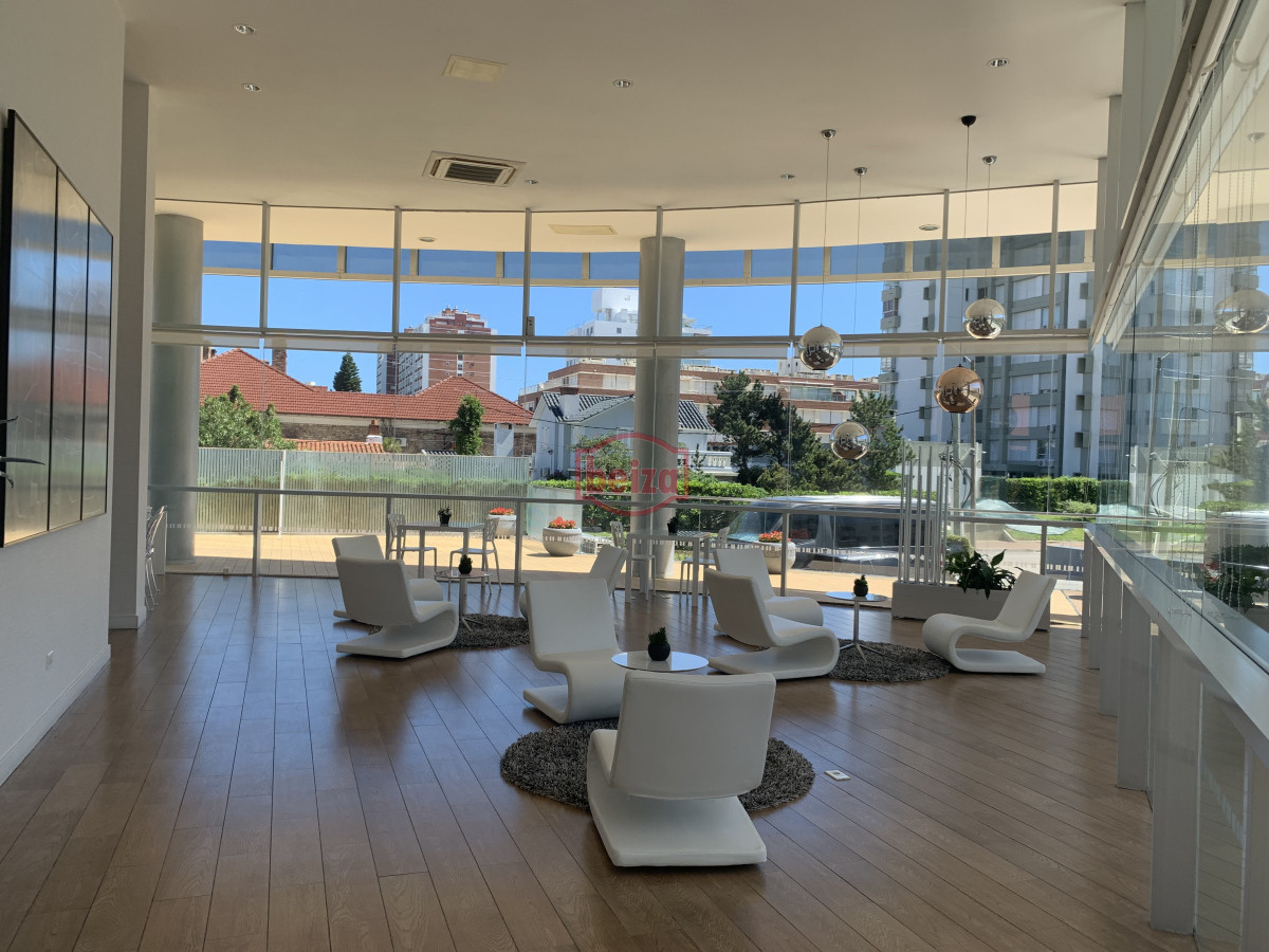 Apartamento ID.166885 - Venta apartamento 3 dormitorios mas servicio playa mansa